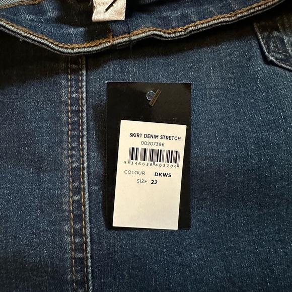 Lane Bryant Denim Stretch Pencil Skirt size 22 NWT - Picture 3 of 4